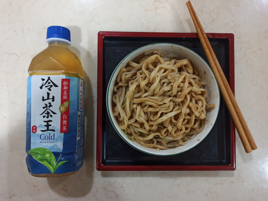 泡麵與冷山茶王